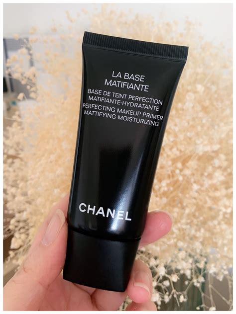 chanel mattifying primer review|CHANEL LA BASE MATIFIANTE Perfecting Makeup .